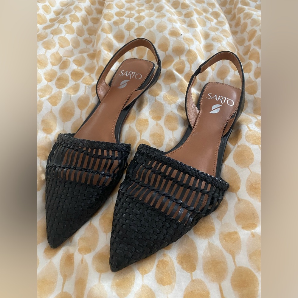 Franco Sarto size 8 flats with tiny triangle heel